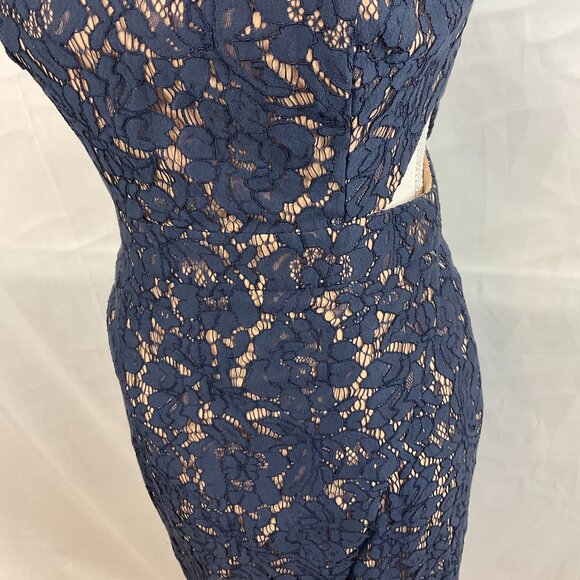 Fame & Partners Dress US 4 Navy Lace Beige Sleeveless Side Cutouts Overlap Skirt - Picture 7 of 15